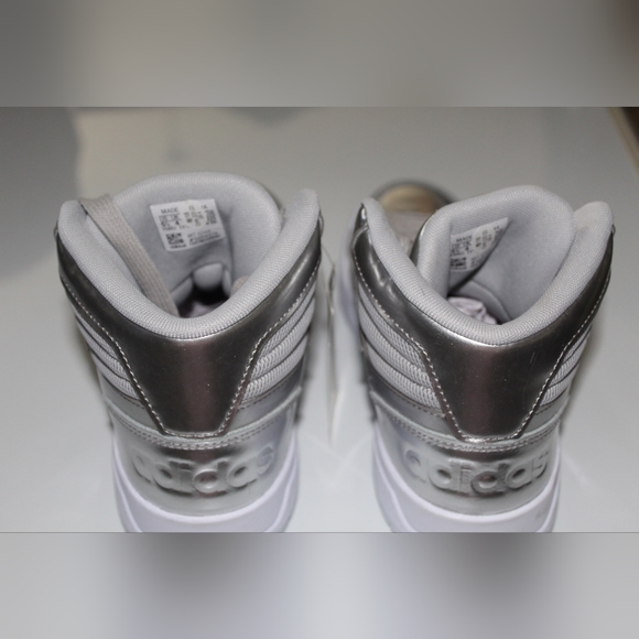 ✨🆕✨ NWOB ADIDAS Entrap Mid Silver Metallic - Picture 8 of 16
